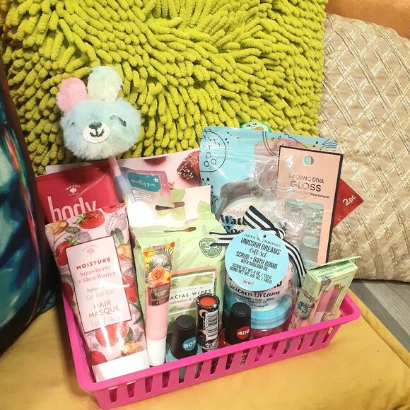 KIDS/ TEEN HAND MADE CUTE GIFT BASKET! :) - Picture 2 of 11